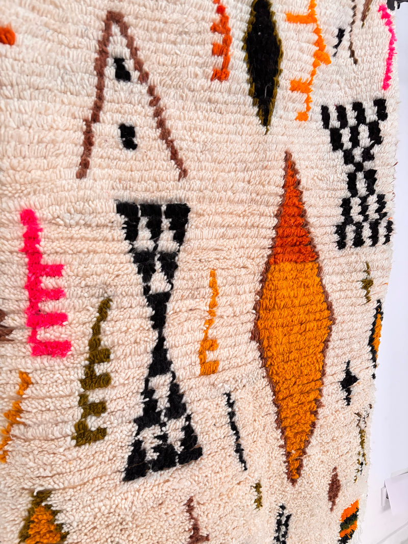 Hochwertige, handgeknüpfte Wollfasern mit sanftem, buntem Muster – traditionelles Berber-Design