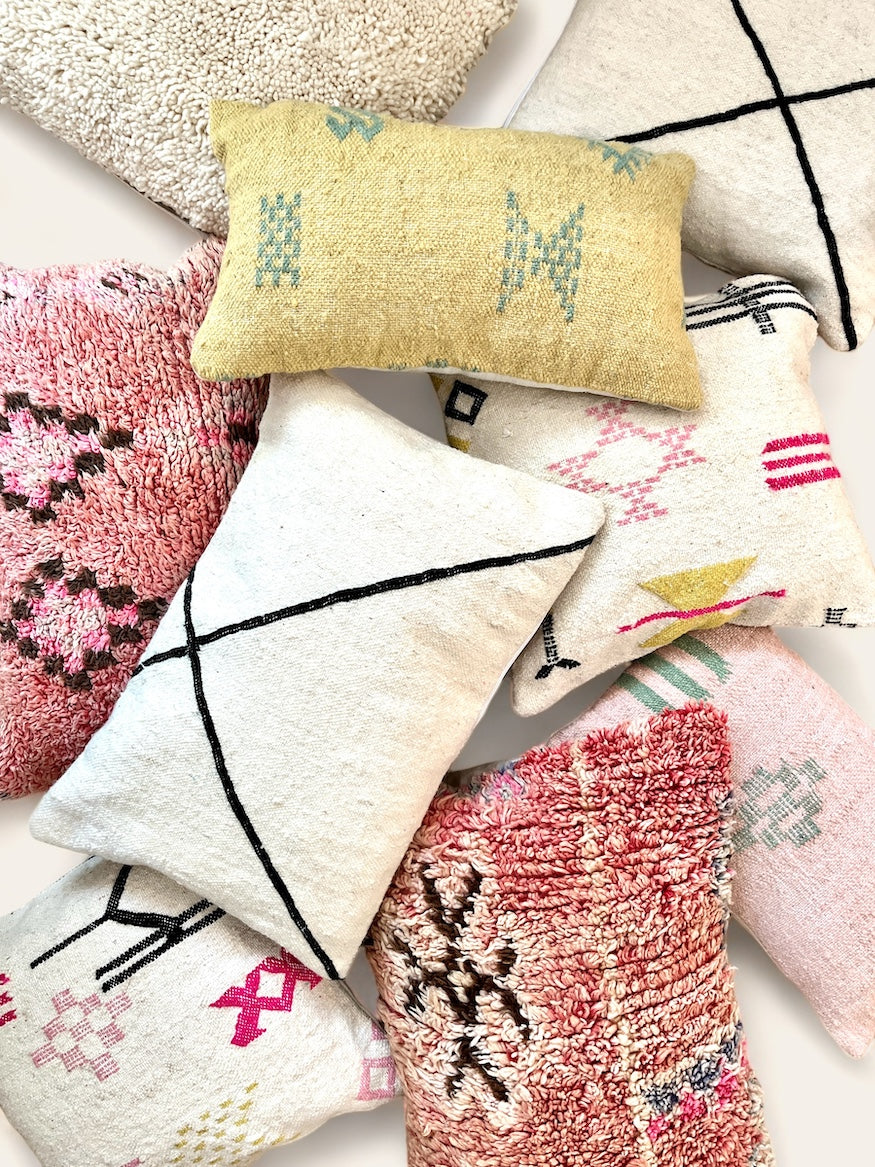Handgemachte Kelimkissen aus vintage Kilims ( Teppichen). Perfekt für die Einrichtung im Bohostyle, für Wohnzimmer, Garten oder Balkon. 