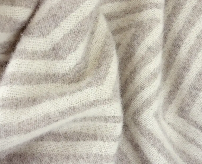 WOLLDECKE - ZEBRA BEIGE
