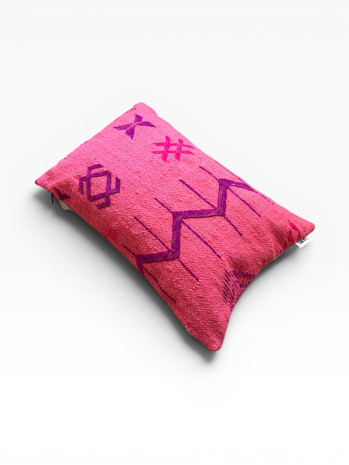 LEY! Kissen - Colorful Line PINK EDITION 40x60, rechteckig mit lila geometrischen Mustern auf weißem Hintergrund.