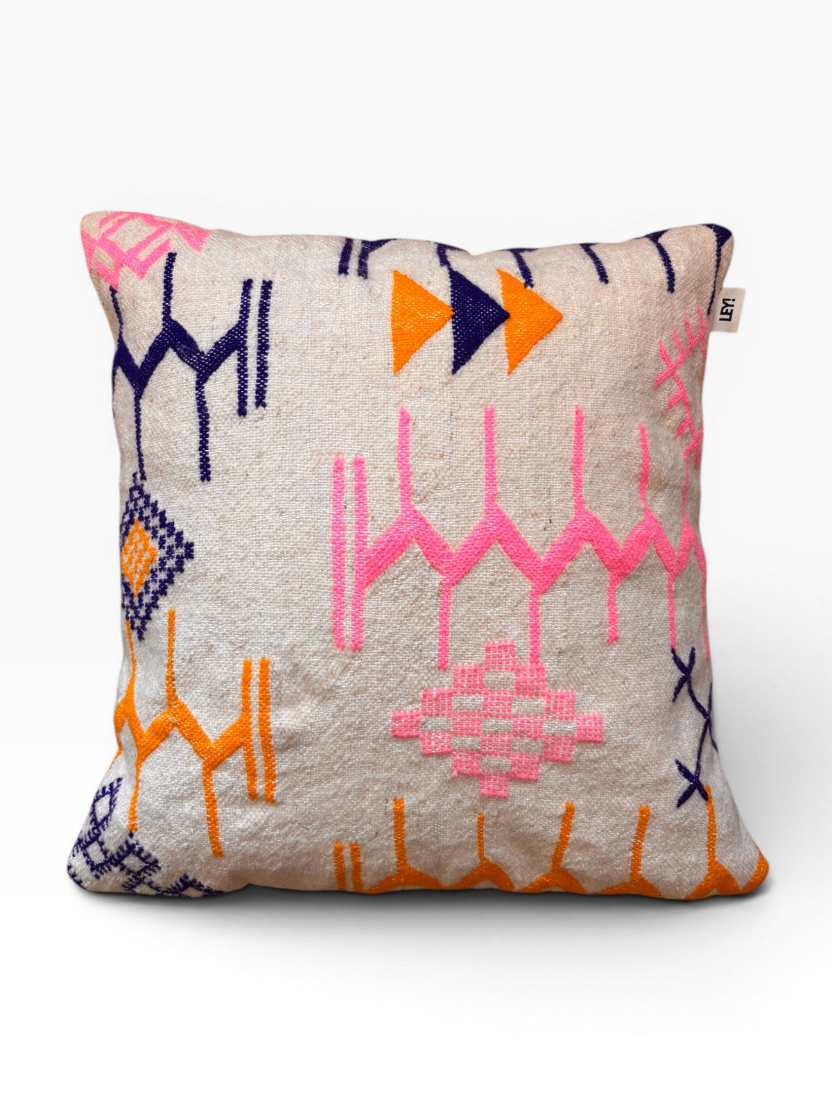 LEY! Kissen - Colorful Line, 60x60 cm, bunte Wolle mit geometrischen Mustern in Pink, Orange & Navy auf Weiß.