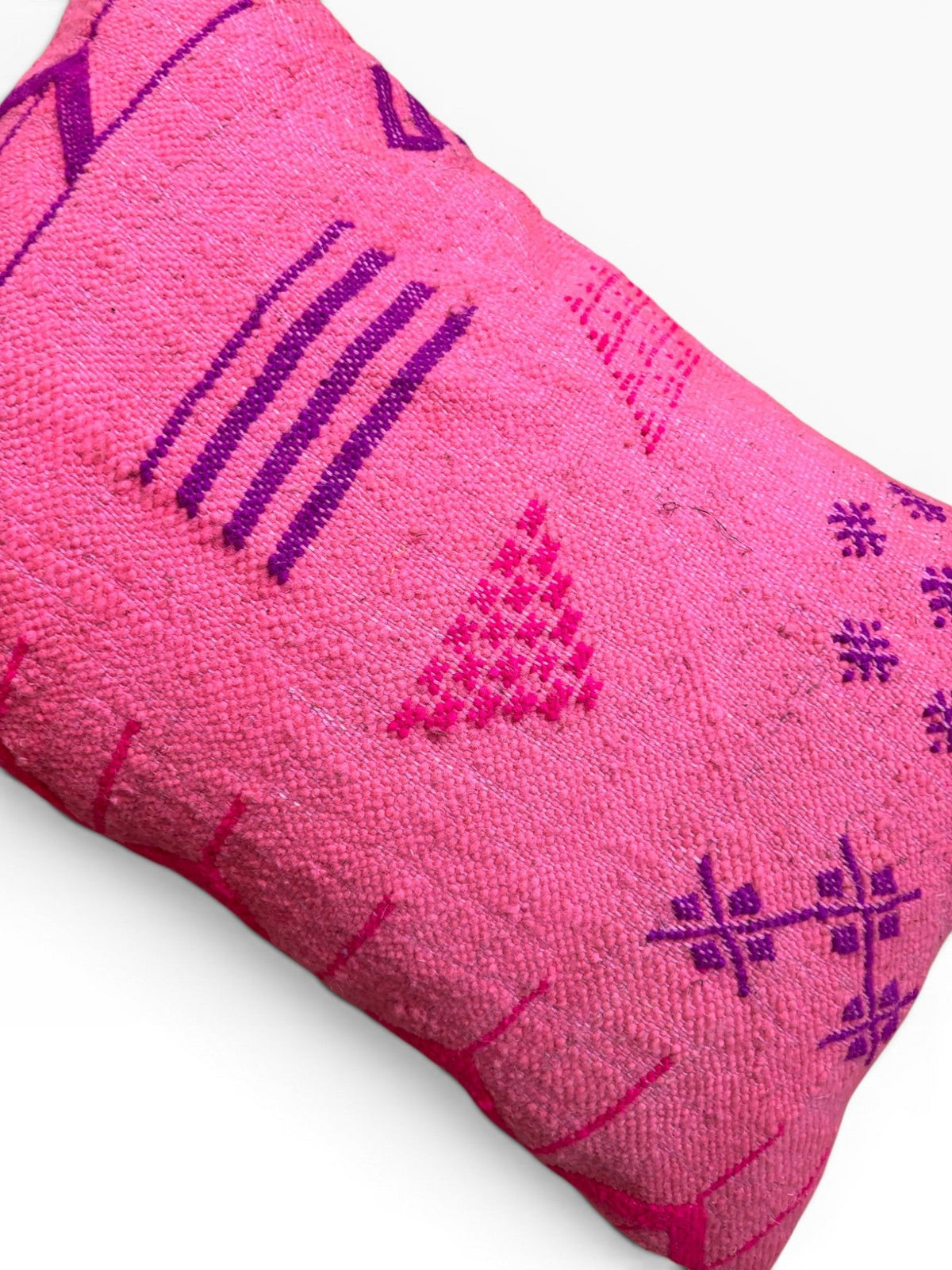 LEY! Colorful Line Pink Kissen 40x60 mit geometrischen Mustern in Rosa, Lila und Magenta auf Weiß.