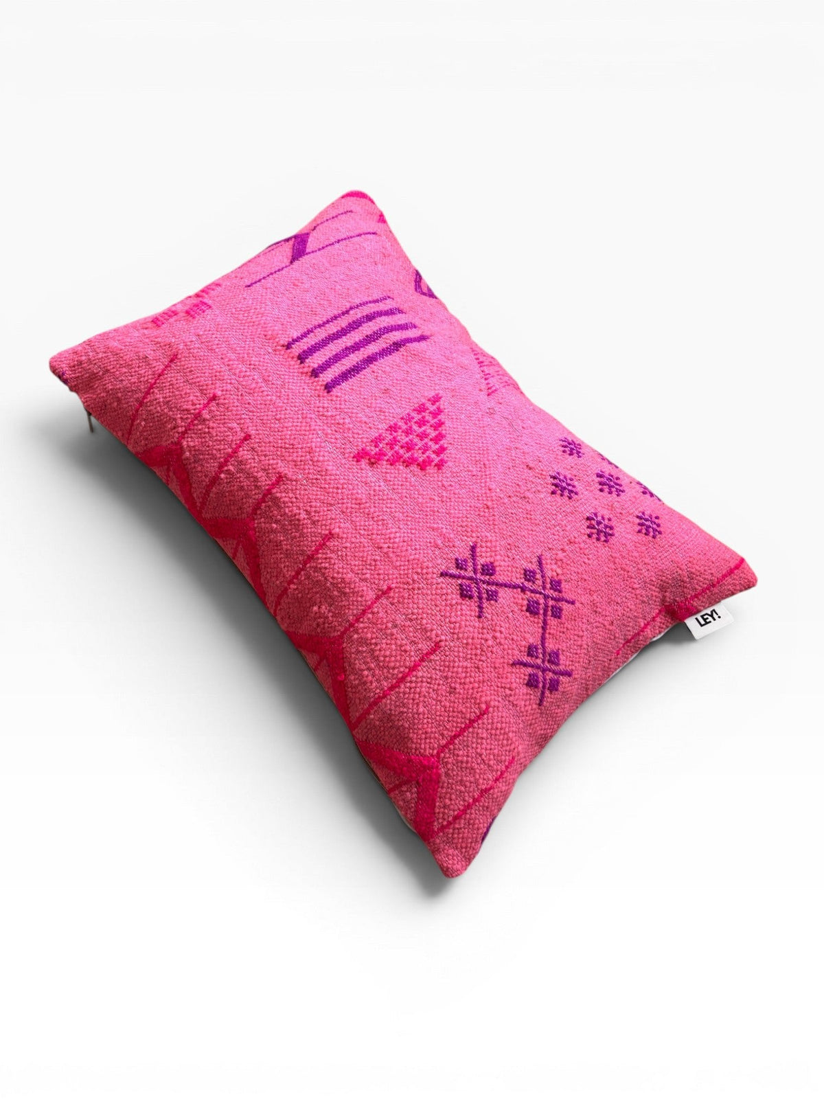 LEY! Kissen Colorful Line Pink Edition (40x60), ein rosa Kissen mit lila geometrischen Mustern, von LEY!.