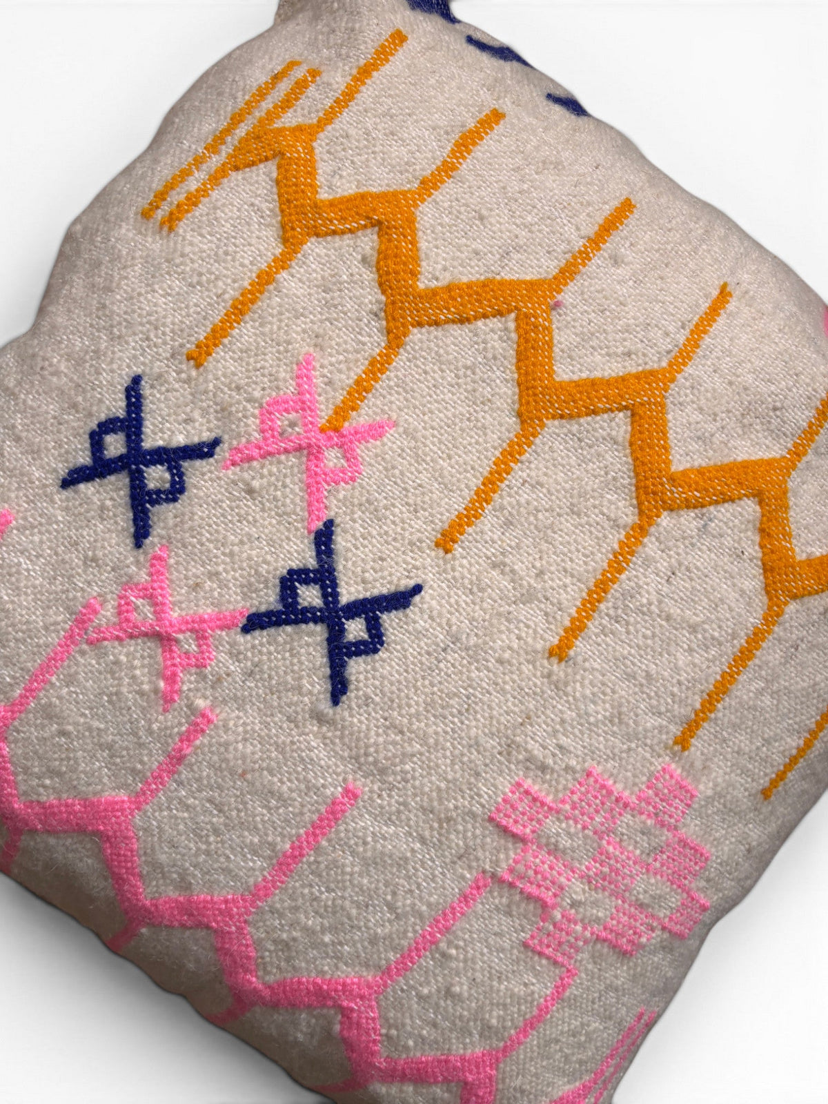 LEY! Kissen - Colorful Line, 60x60 cm, beige Wolle mit mehrfarbiger geometrischer Stickerei von LEY!.