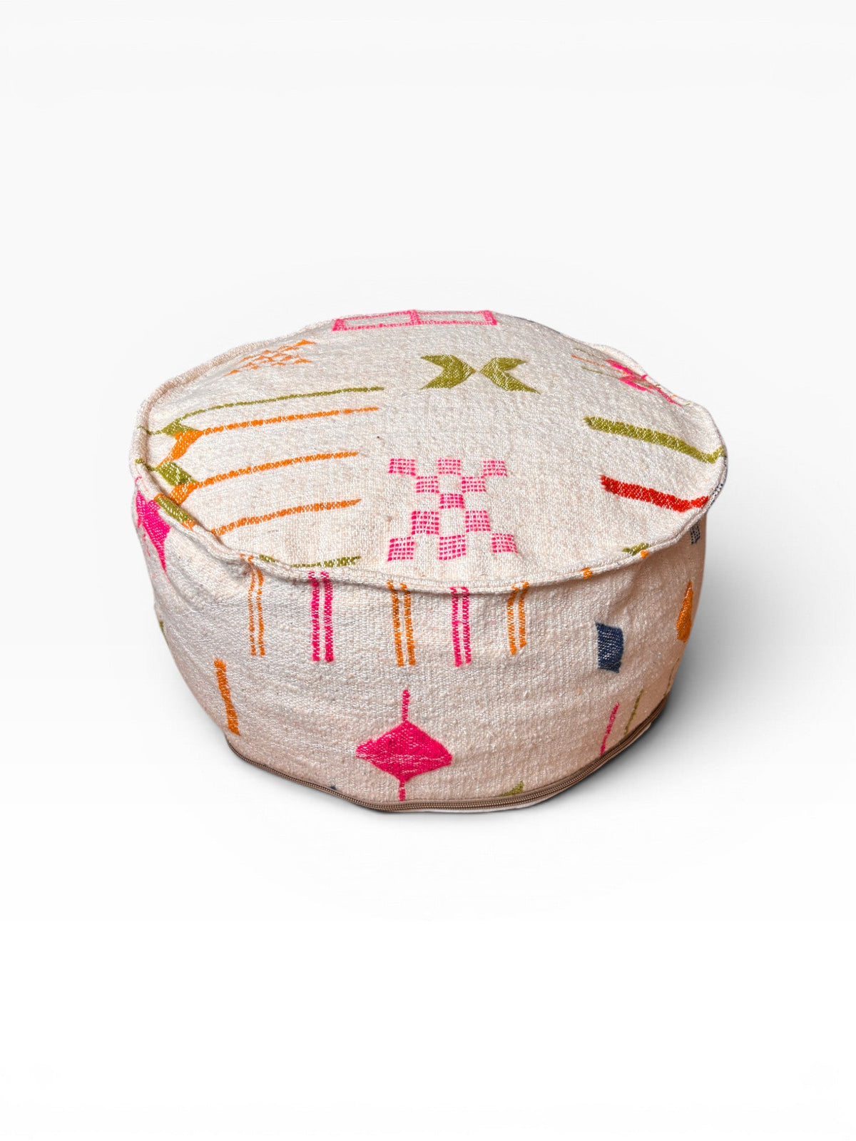 Das LEY! Bodenkissen - Colorful Line Round - Yalia zeigt geometrische Muster in Rosa, Orange und Grün auf Creme.