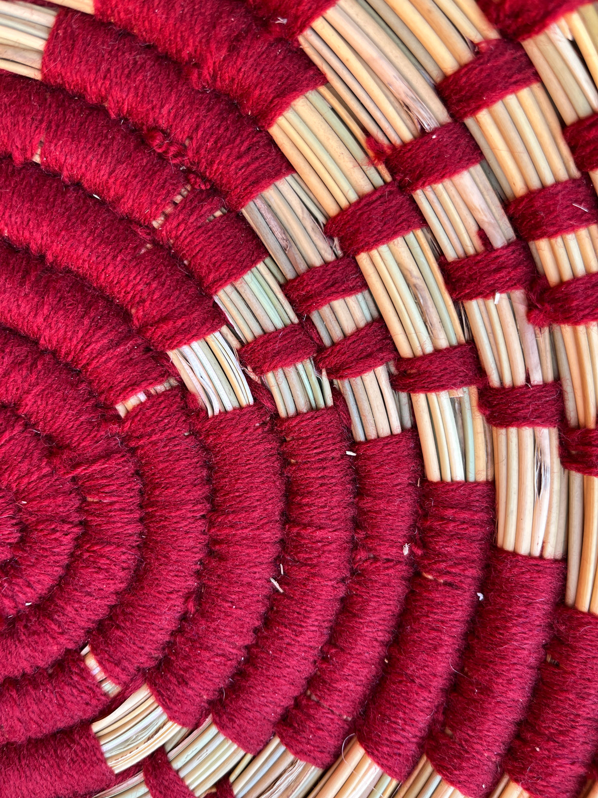 KORBTELLER - DUNKELROT