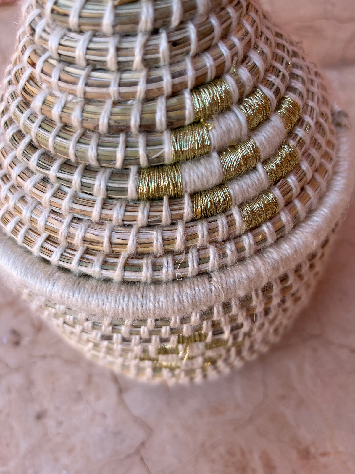 KORB MIT DECKEL - WEISS