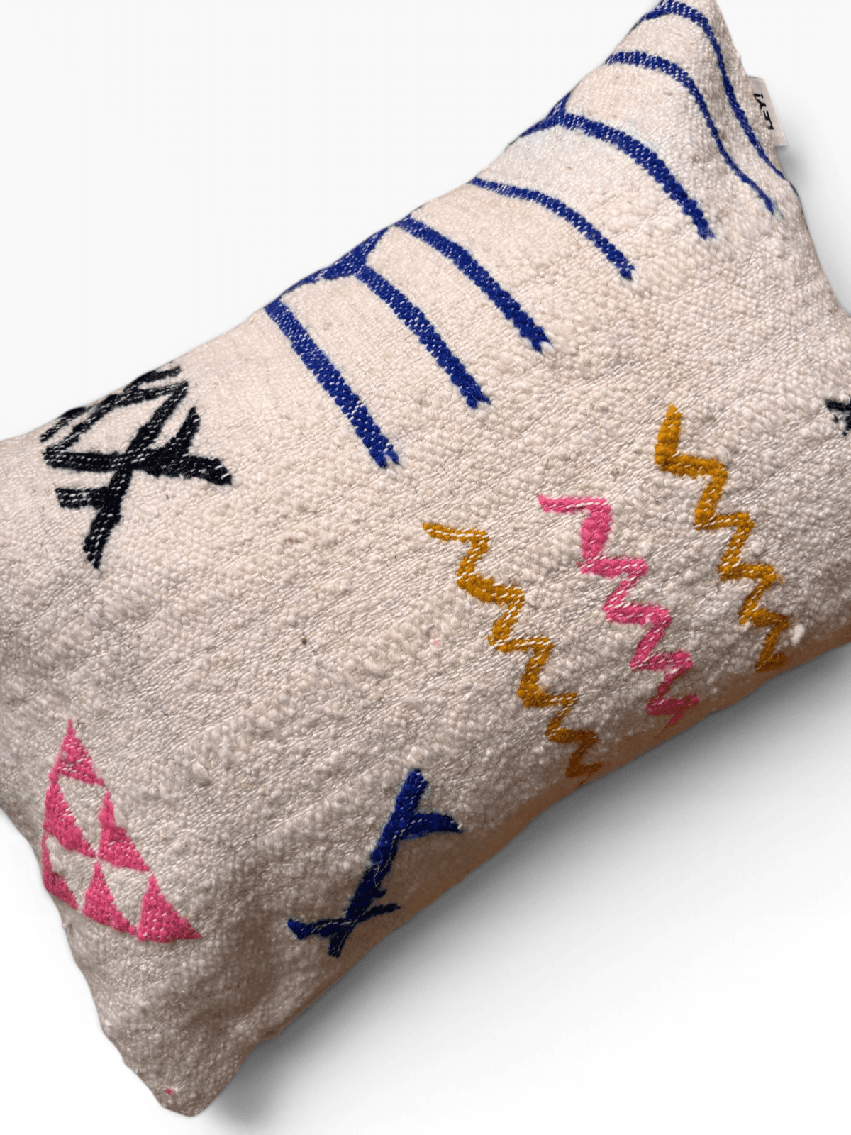 LEY! Kissen – Colorful Line 40 x 60 von LEY!, mit geometrischen und Zickzack-Stickereien von Handarbeit Marrakesch.