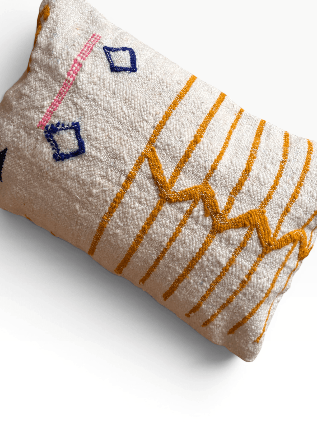 LEY! Kissen – Colorful Line: 40 x 60 cm aus Schurwolle, bunt bestickt auf cremefarbenem Stoff von LEY!.