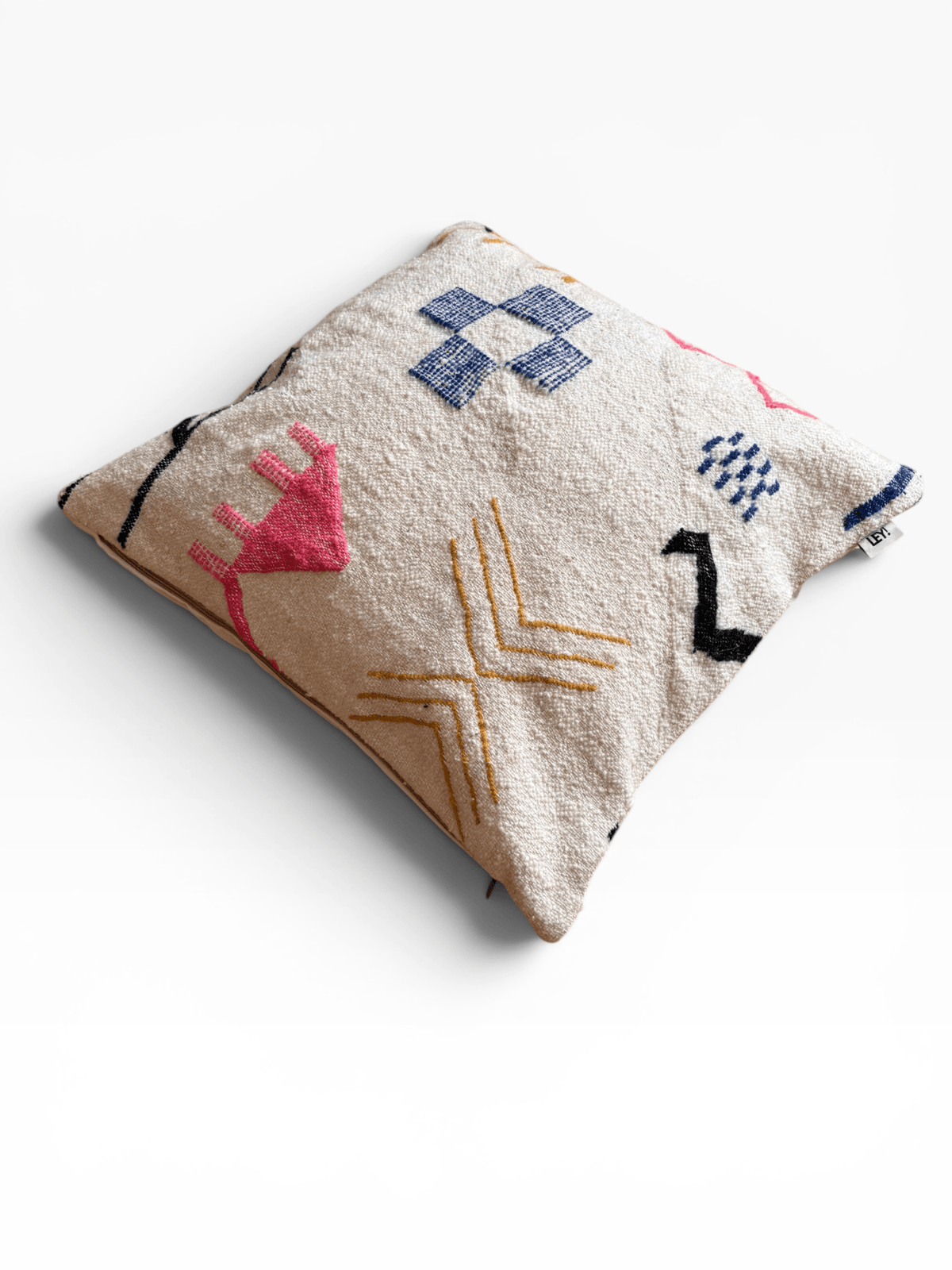 LEY! Kissen – Colorful Line 60x60: Abstraktes Muster in Rosa, Blau und Gelb auf beiger Schurwolle von LEY!.