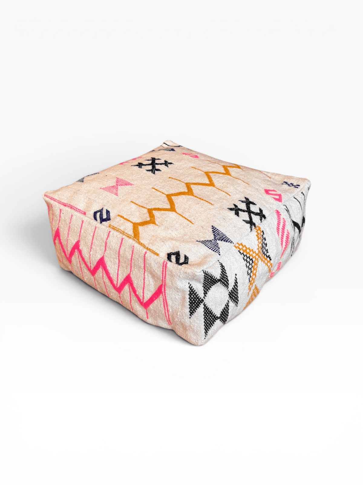 LEY! Bodenkissen – Colorful Line – Kantia: geometrische Muster in Rosa, Orange, Schwarz und Lila auf cremefarbenem Hintergrund.