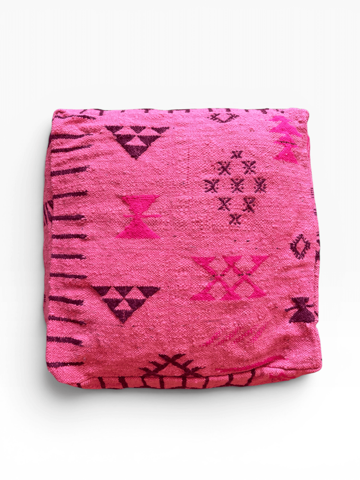 Ein quadratisches, rosa LEY! Bodenkissen – Colorful Line – Pink Edition mit schwarzen und dunkelrosa geometrischen Mustern auf weißem Hintergrund.