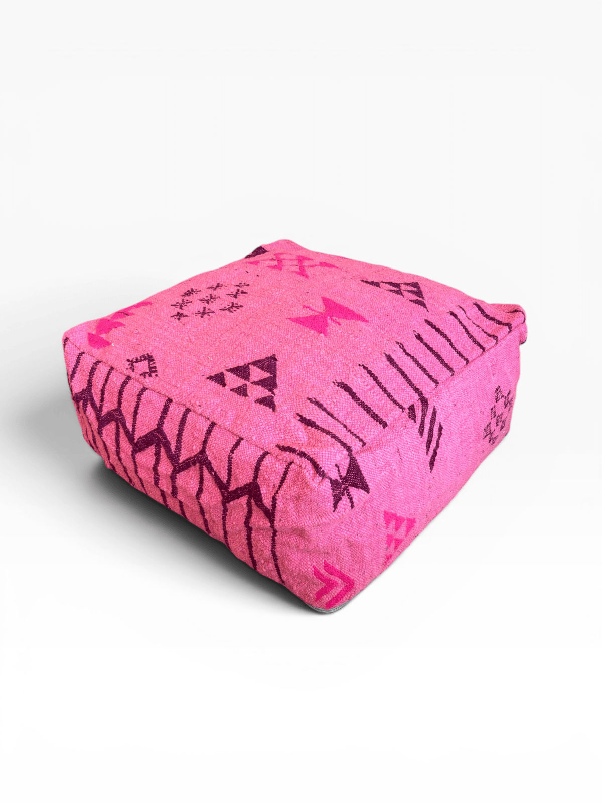 Das LEY! Bodenkissen – Colorful Line – Pink Edition besticht durch violette geometrische Muster auf weißem Hintergrund.