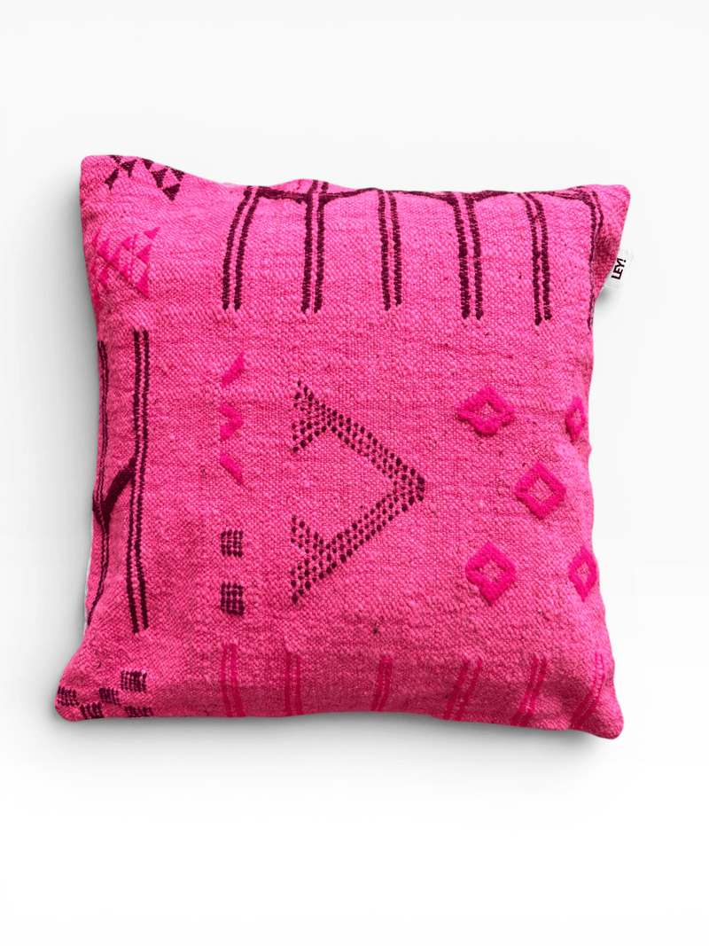 LEY! Kissen – Colorful Line Pink Edition 50x50: Auffälliges geometrisches Muster in Schwarz und Magenta auf weißem Hintergrund.