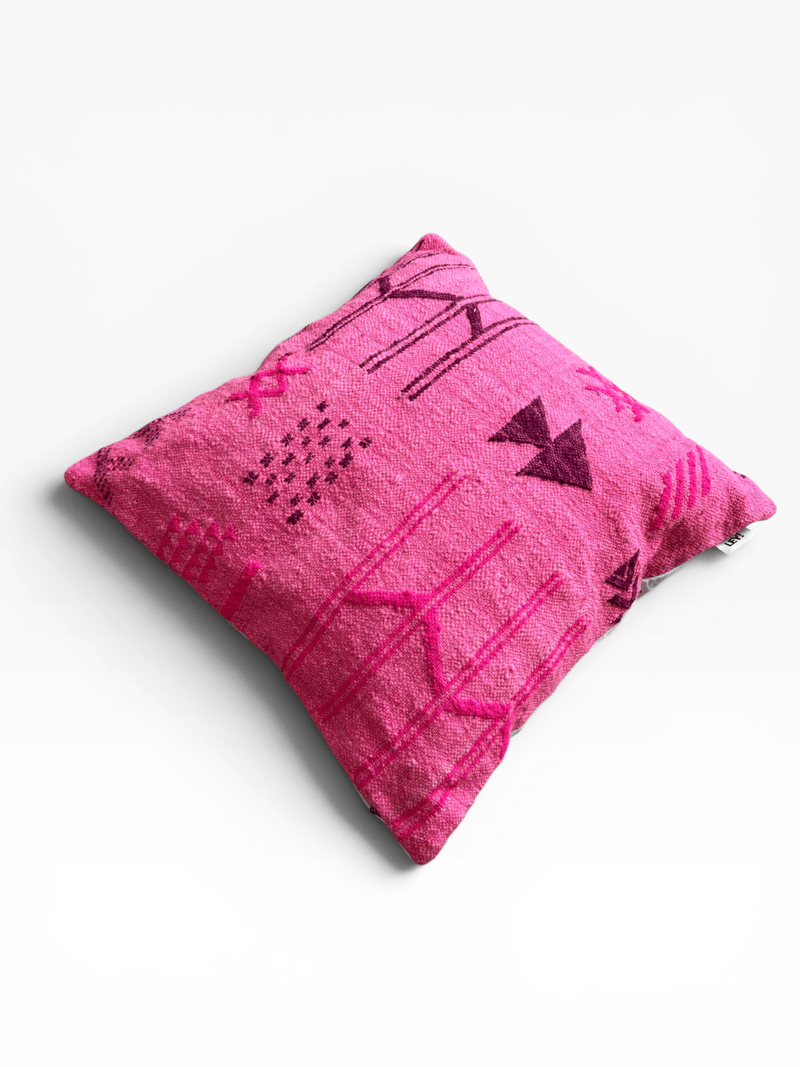 LEY! Kissen – Colorful Line – Pink Edition: 50 x 50, leuchtend pinkes geometrisches Muster auf weißem Hintergrund, im Marrakesch-Stil.