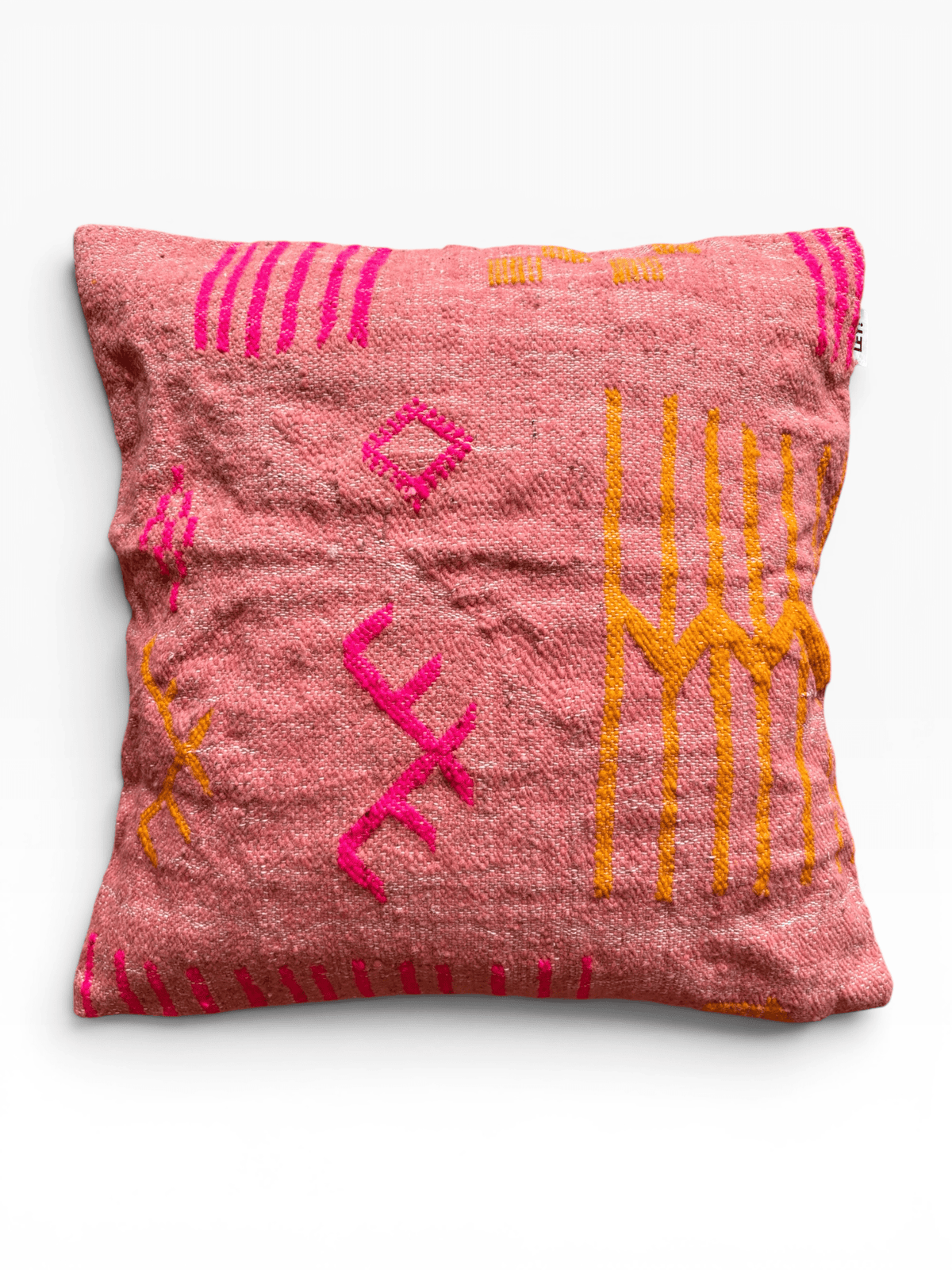 LEY! Kissen – Colorful Line, Terracotta-Edition, 50 x 50 cm von LEY! mit geometrischen Mustern auf weißem Hintergrund.