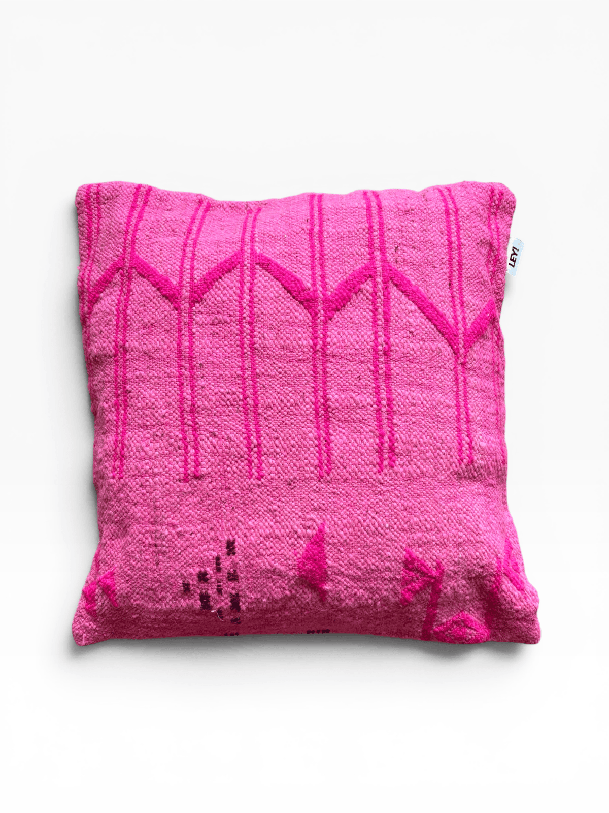 LEY! Kissen – Colorful Line – Pink Edition, 50 x 50, strukturiertes Muster, Handarbeit aus Marrakesch auf weißem Hintergrund.