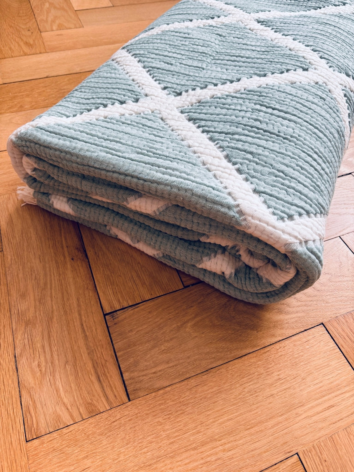 MARA - Musselin Decke - Salbei-Weiß-  2,20 x 2,50 m