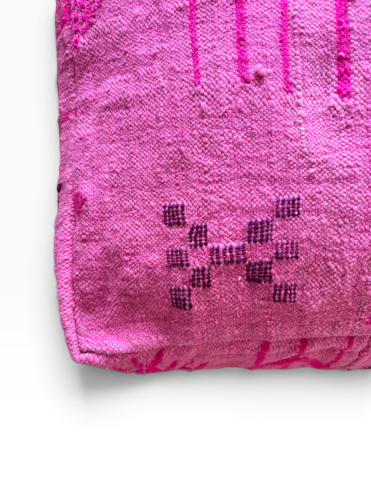 Das LEY! Bodenkissen – Colorful Line – Pink Edition besticht durch lebhafte Muster auf weißem Hintergrund.