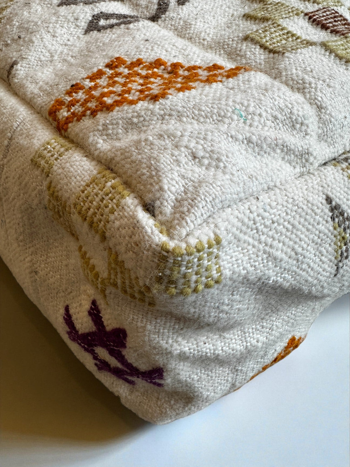 LEY! Großes Bodenkissen - Colorful Line - Jamina