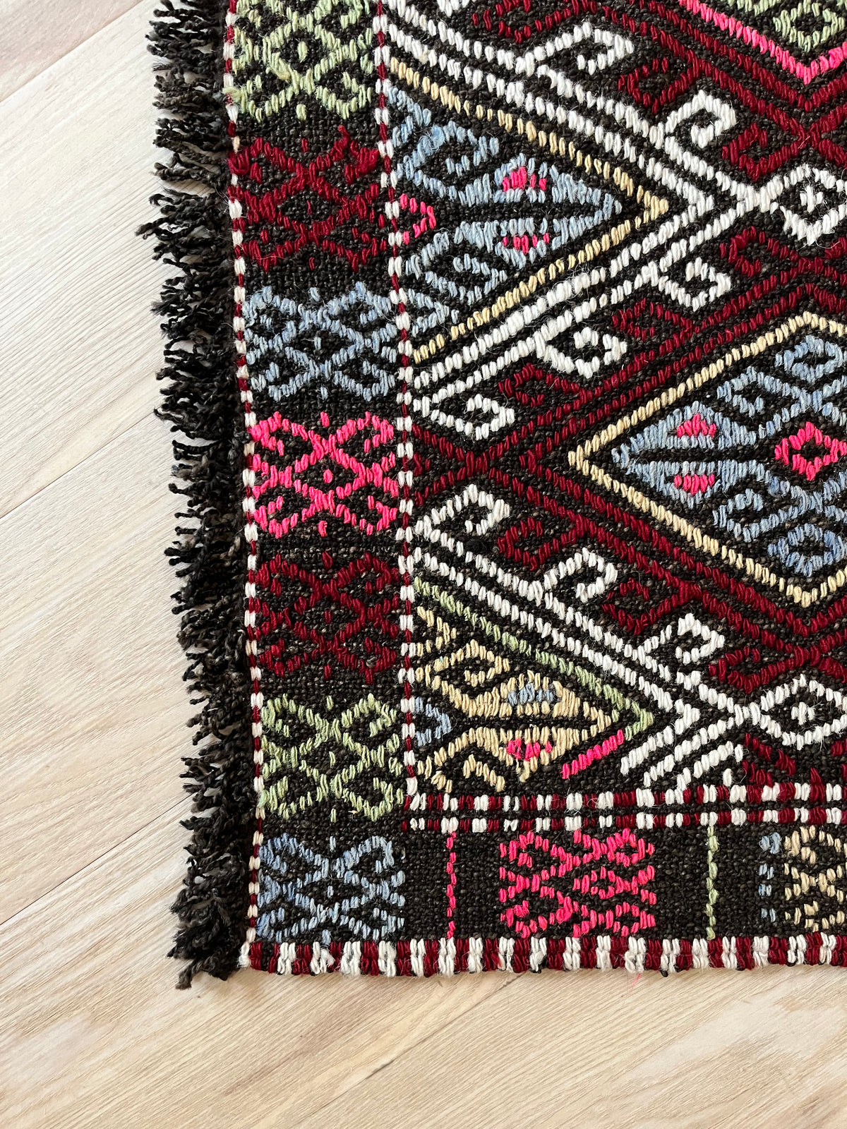 VINTAGE KELIM