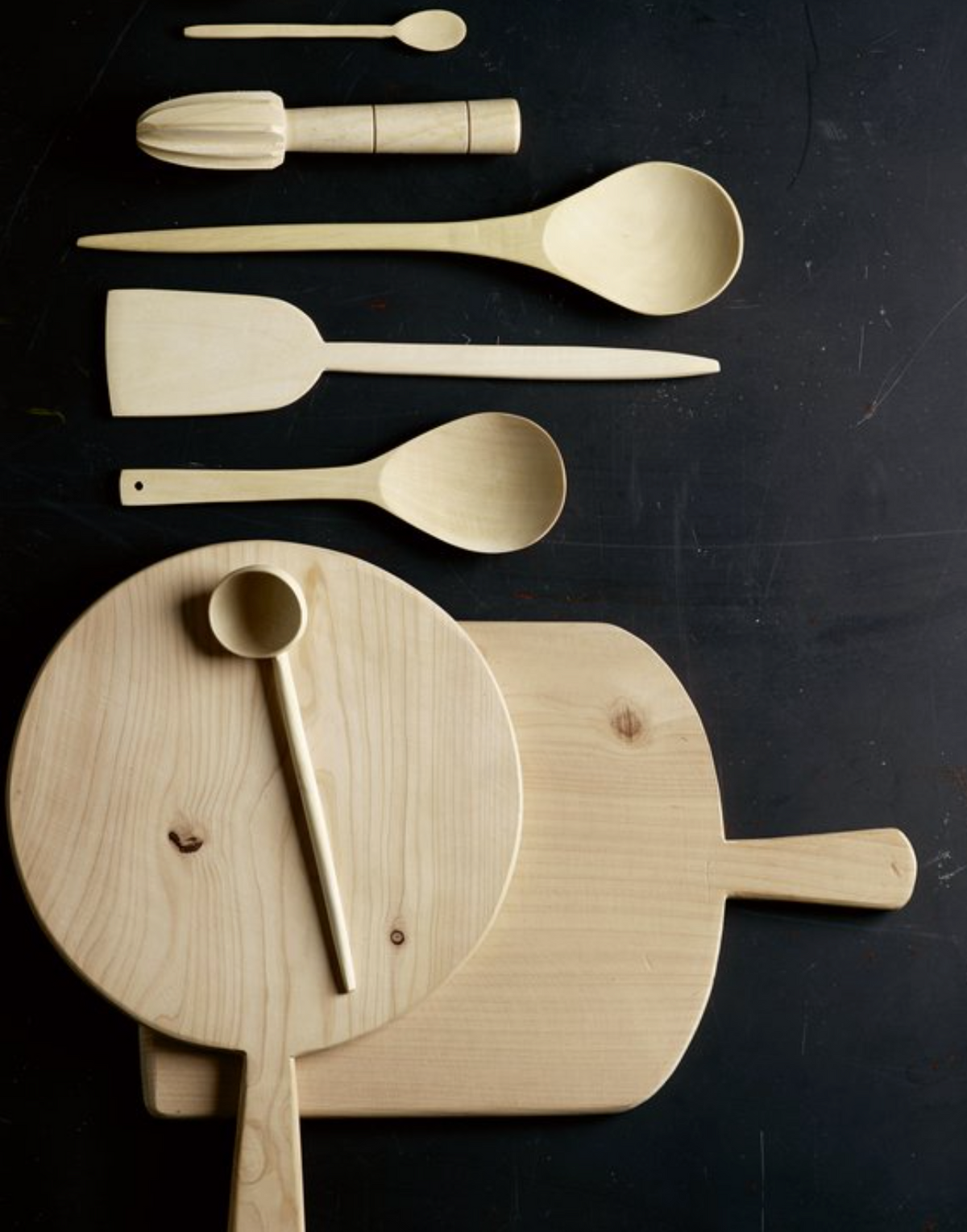 Holzlöffel in verschiedenen Größen und Formen. von Tine K. für die schlichte Küche mit schöner Küchenausstattung