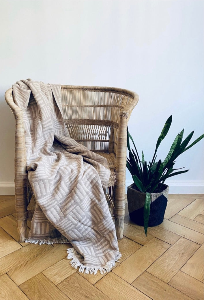 Malawichair. Sessel aus Rattan. Für das Wohnzimmer, den Wintergarten oder als Terassenmöbel oder Gartenmöbel. Hergestellt Fairtrade in Malawi. 
